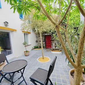  Hébergement de vacances Aux Vieilles Murailles • Charmante Maison & Cour